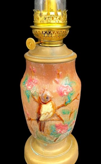 Lampe à pétrole en faïence décorée