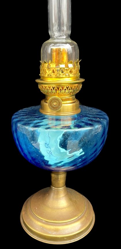 Lampe à pétrole avec toupie en verre bleu